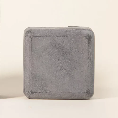 Soin lavant visage solide au charbon + pochette