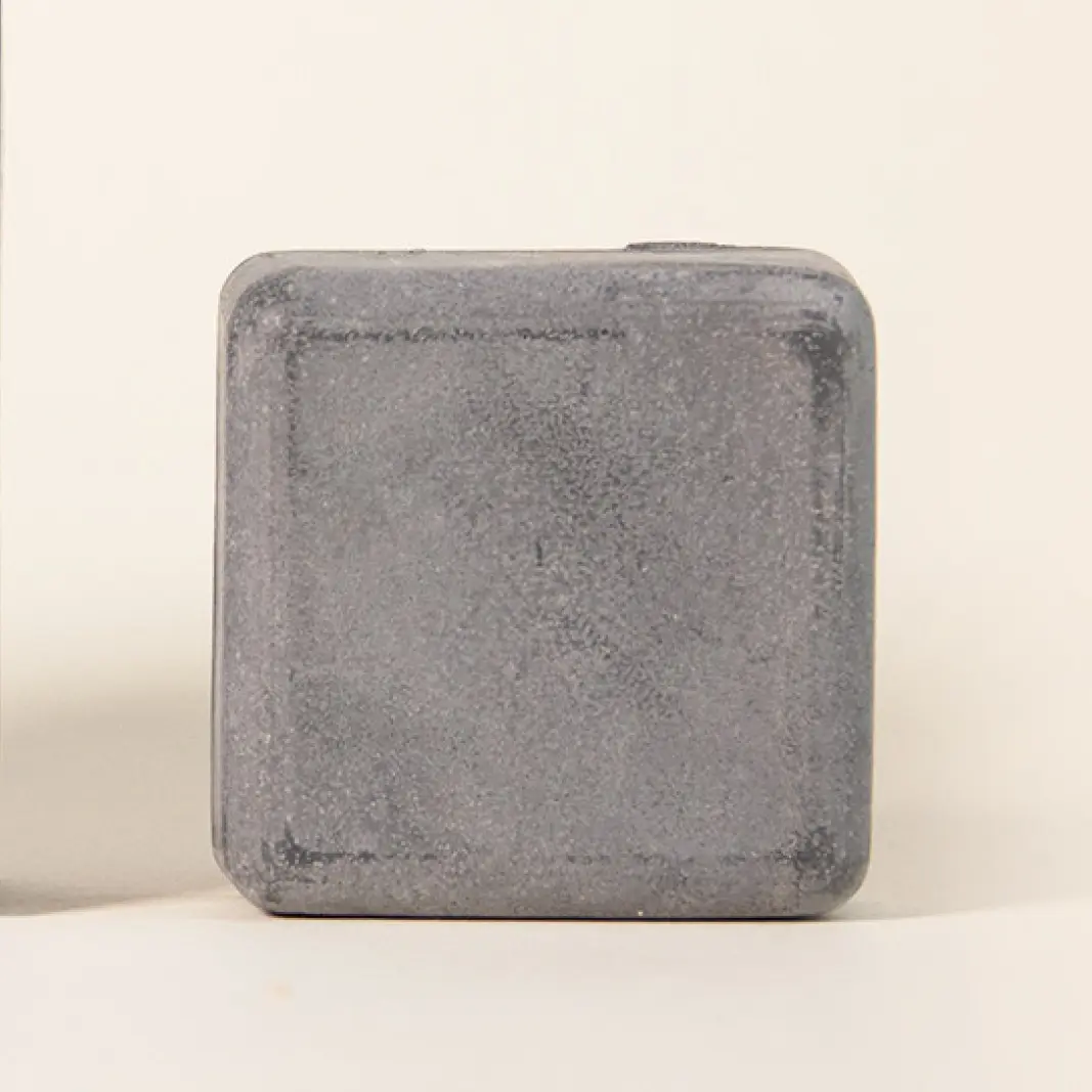 Soin lavant visage solide au charbon + pochette – Image 3