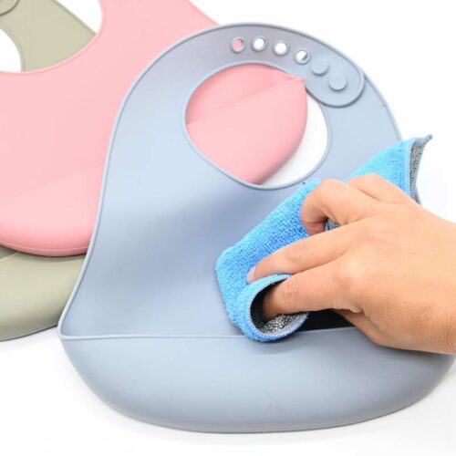 Bavoir en silicone avec récupérateur – coloris au choix